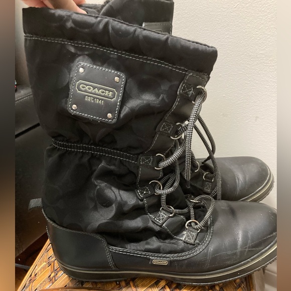 Coach Women’s winter ❄️ boots 👢 - Picture 2 of 8